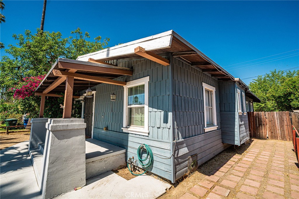 220 Palm Place