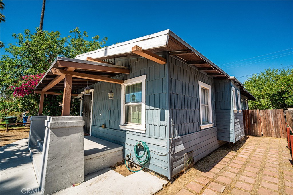 220 Palm Place