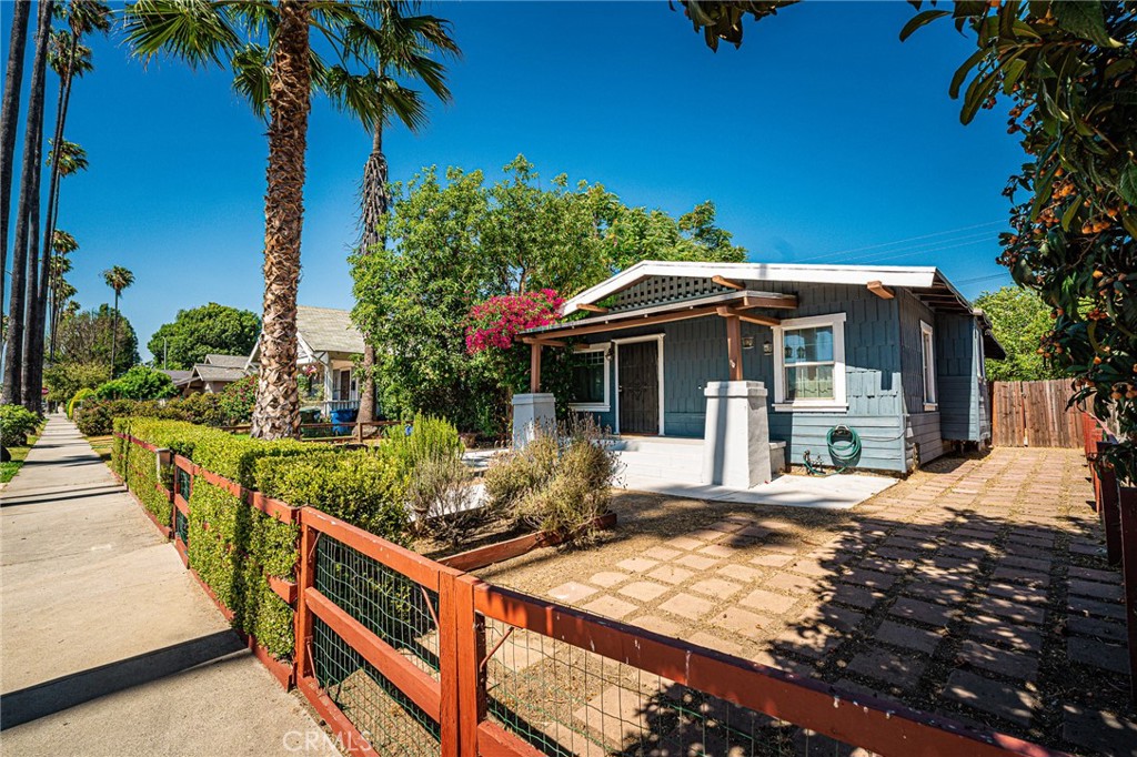 220 Palm Place