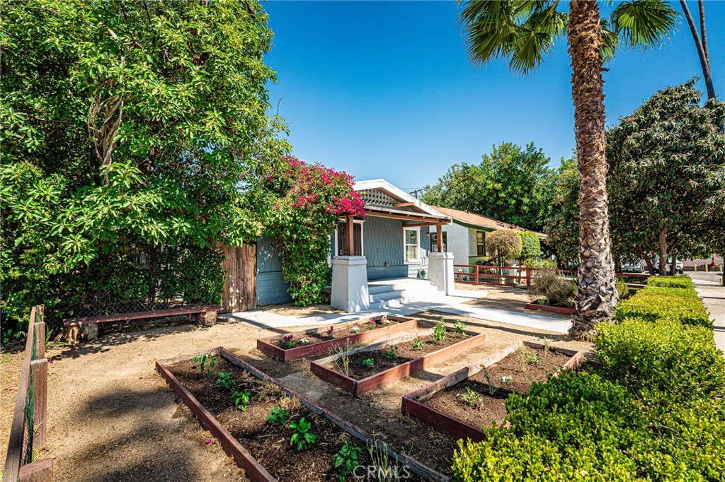 220 Palm Place
