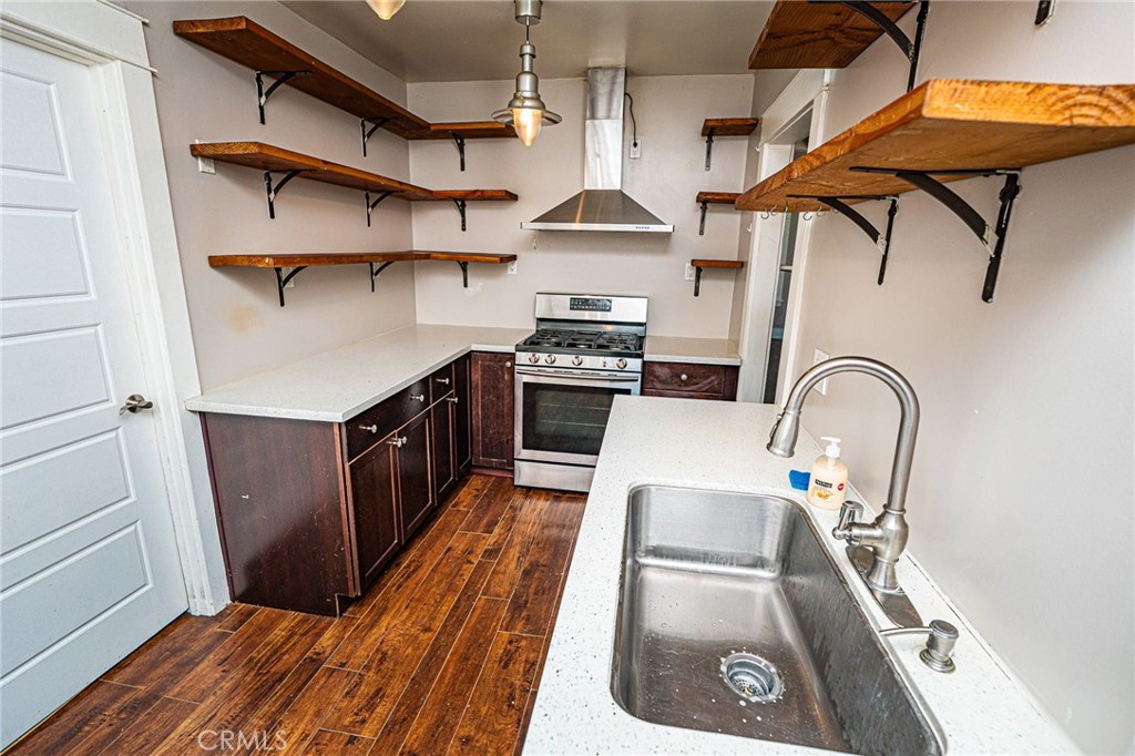 220 Palm Place