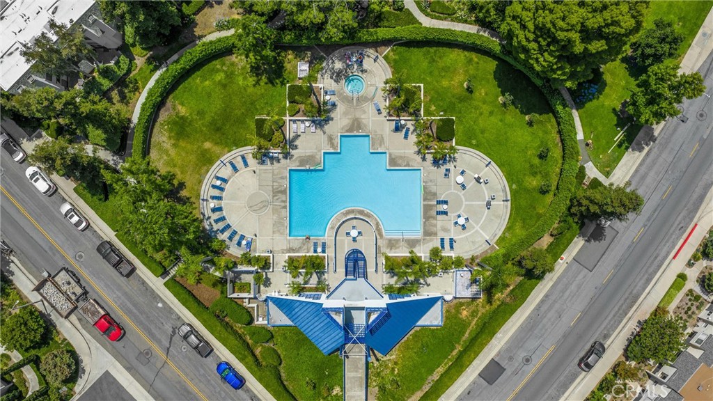 307 N Singingwood Street 32