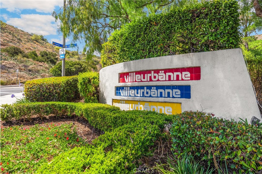 307 N Singingwood Street 32