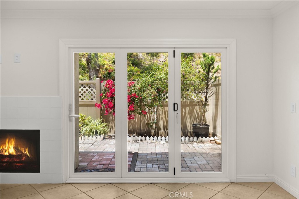 307 N Singingwood Street 32