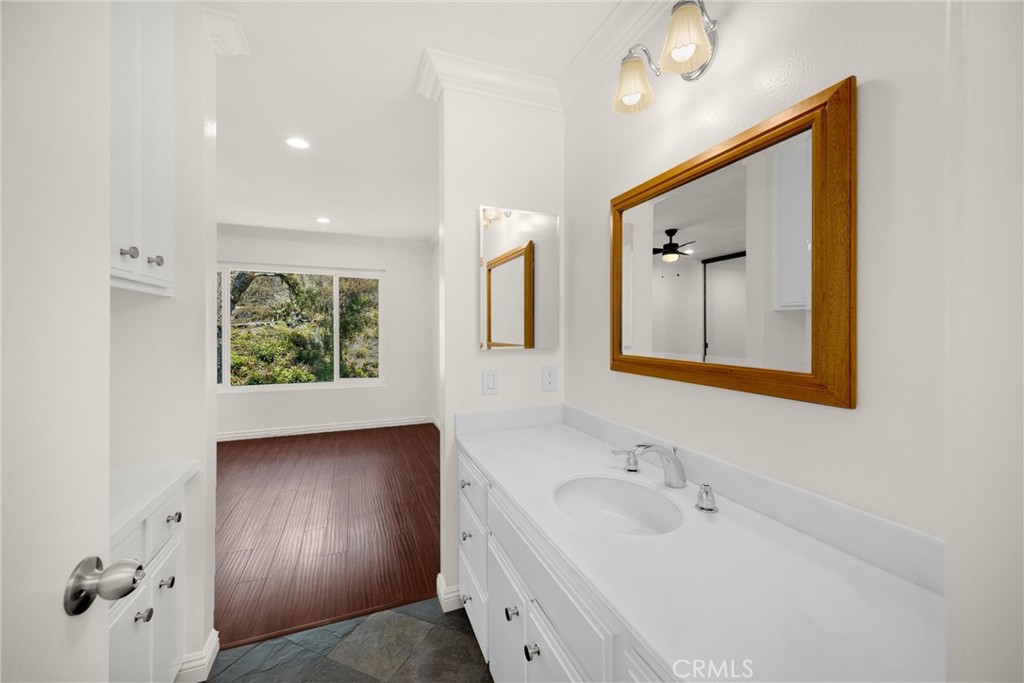 307 N Singingwood Street 32