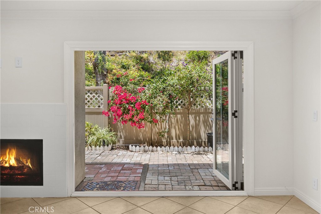 307 N Singingwood Street 32