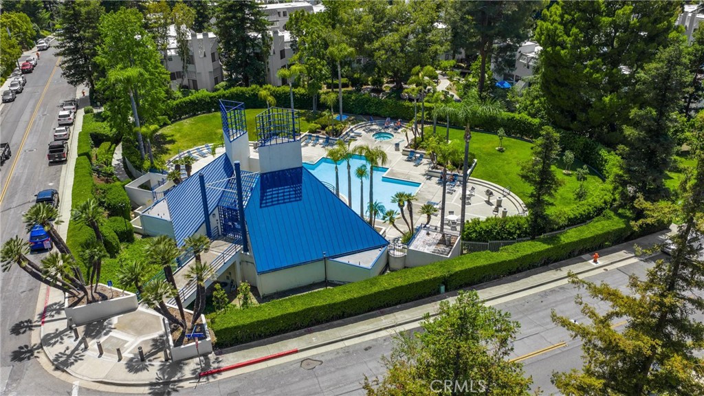 307 N Singingwood Street 32