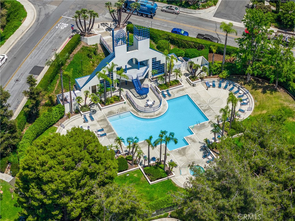 307 N Singingwood Street 32