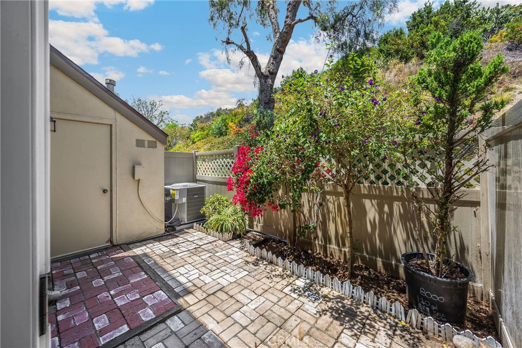 307 N Singingwood Street 32