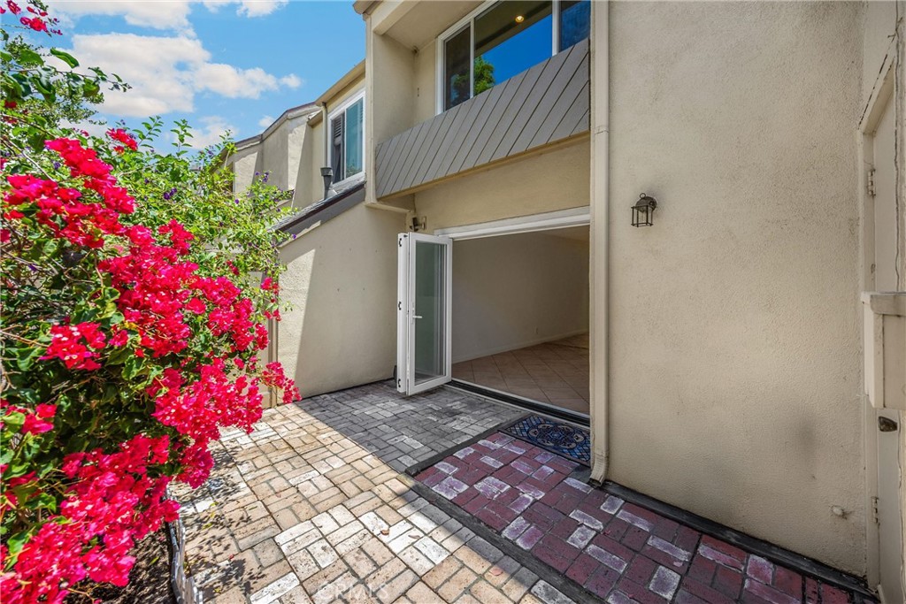 307 N Singingwood Street 32