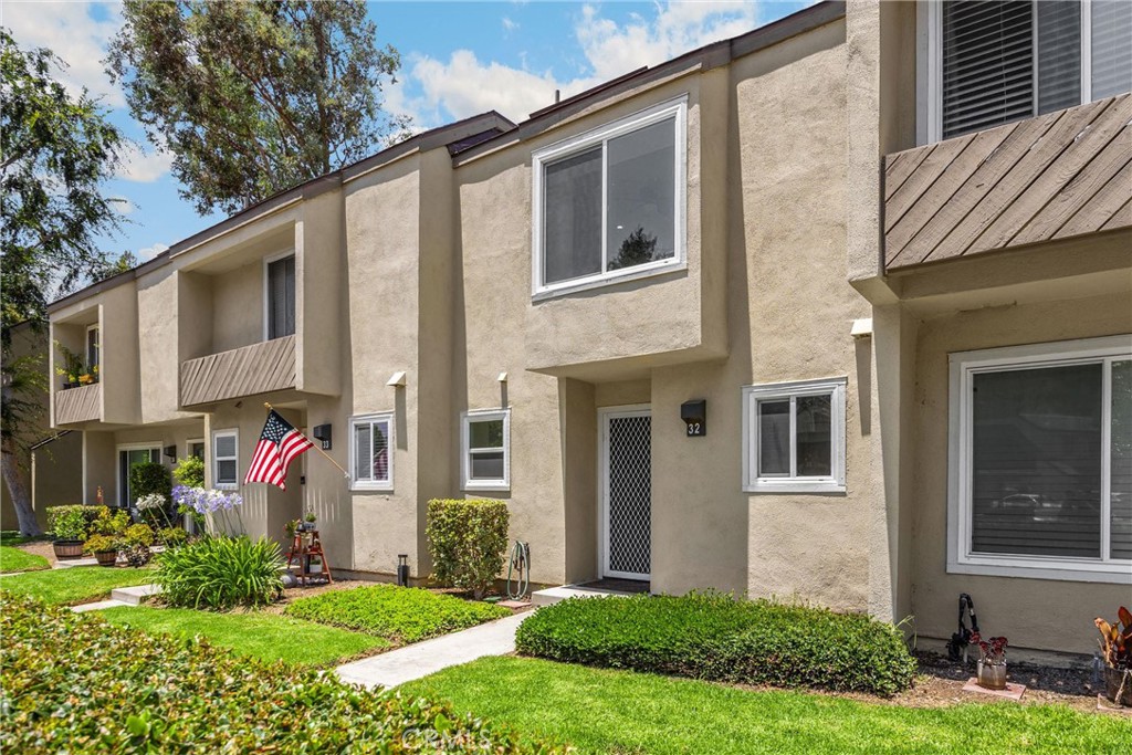 307 N Singingwood Street 32