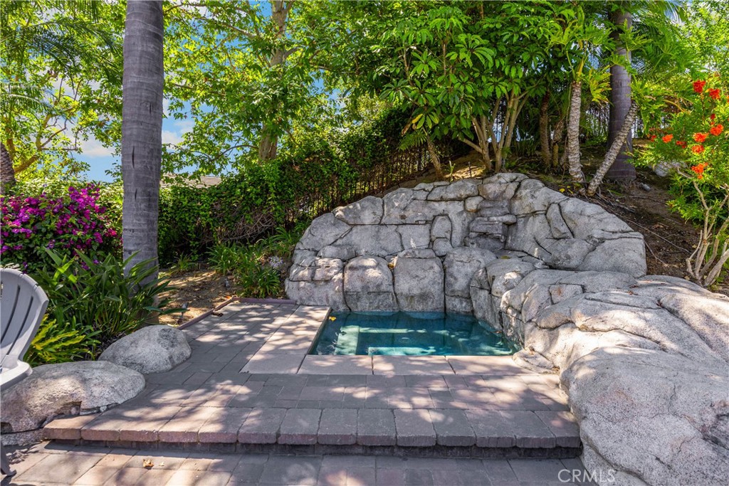 21210 Twin Oak