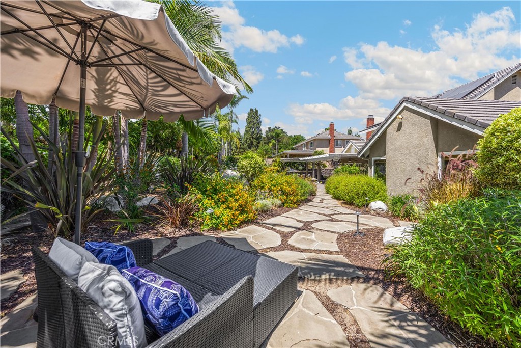 21210 Twin Oak