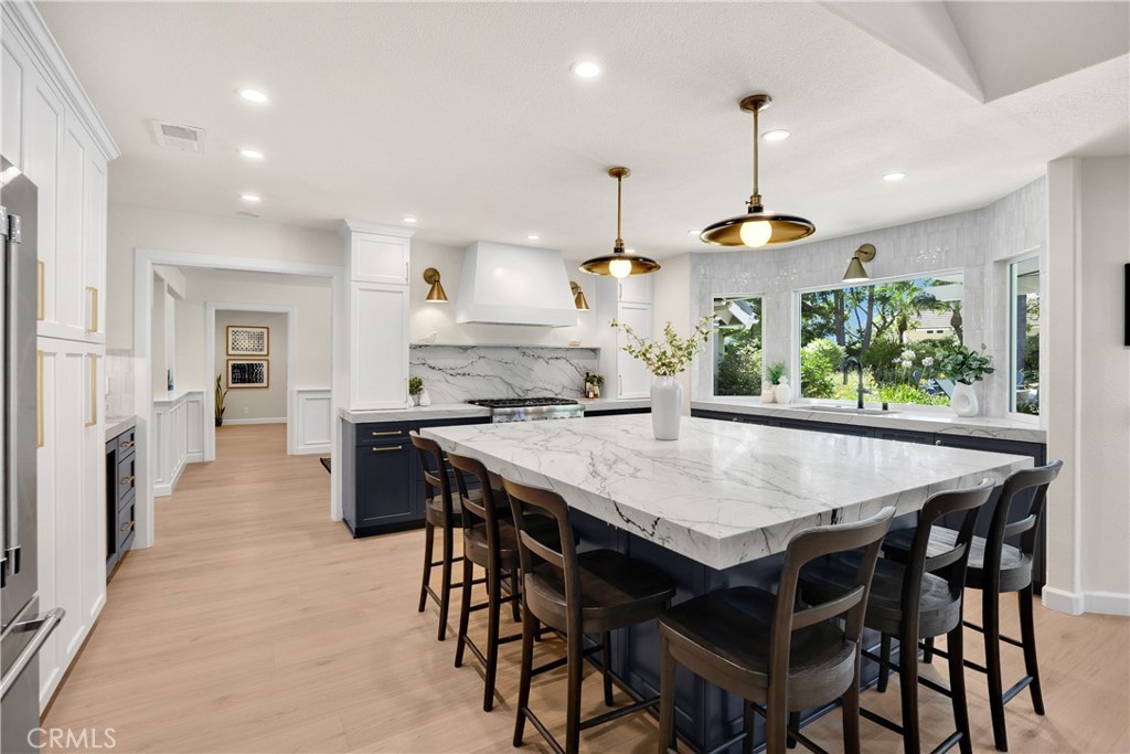 21210 Twin Oak