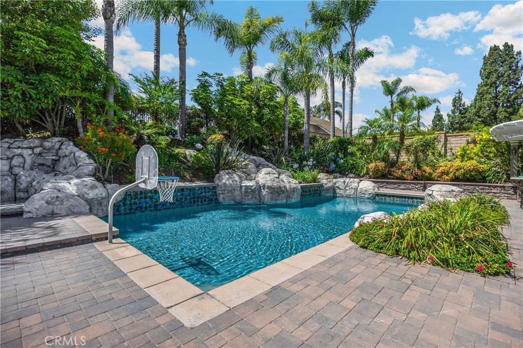 21210 Twin Oak