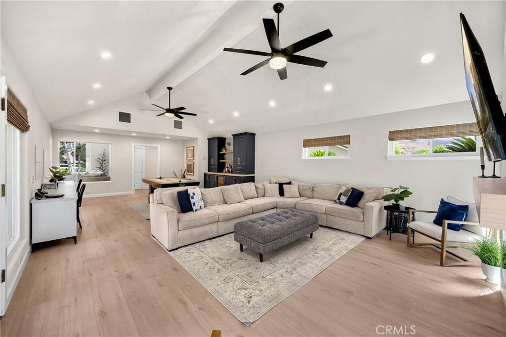 21210 Twin Oak