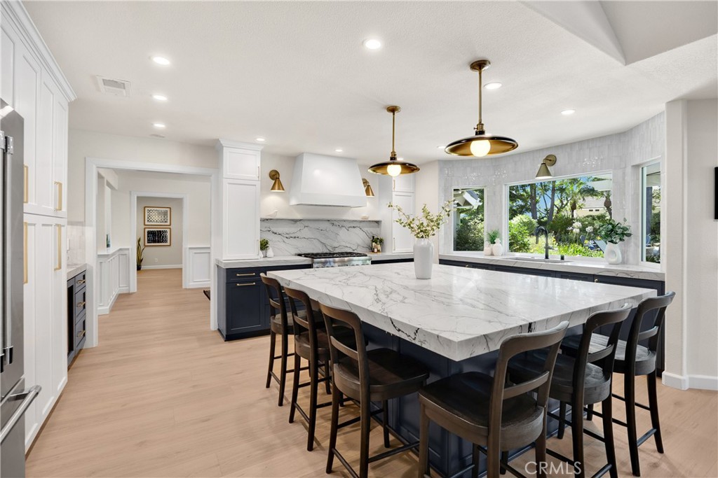 21210 Twin Oak
