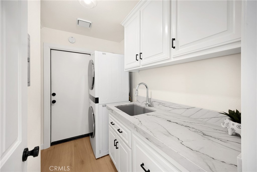 21210 Twin Oak