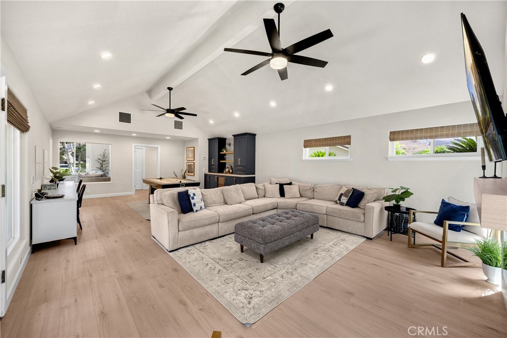 21210 Twin Oak