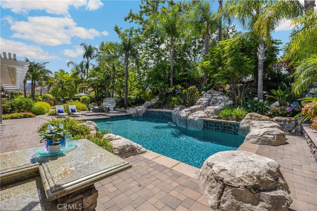 21210 Twin Oak