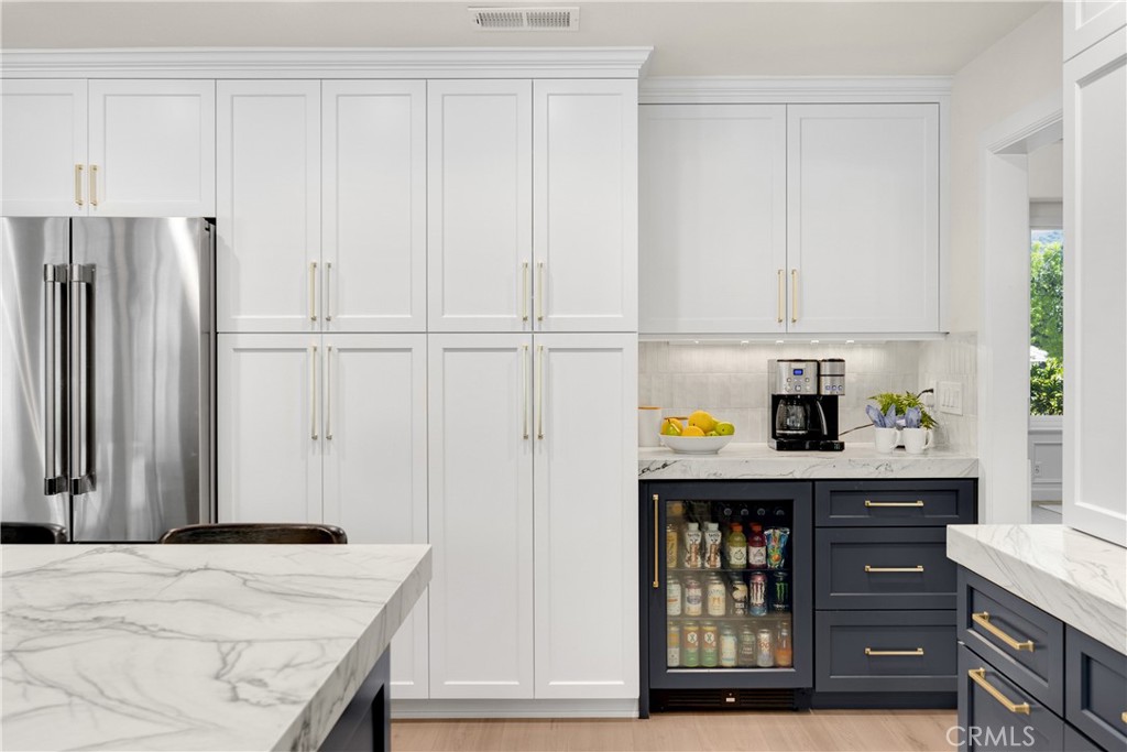 21210 Twin Oak