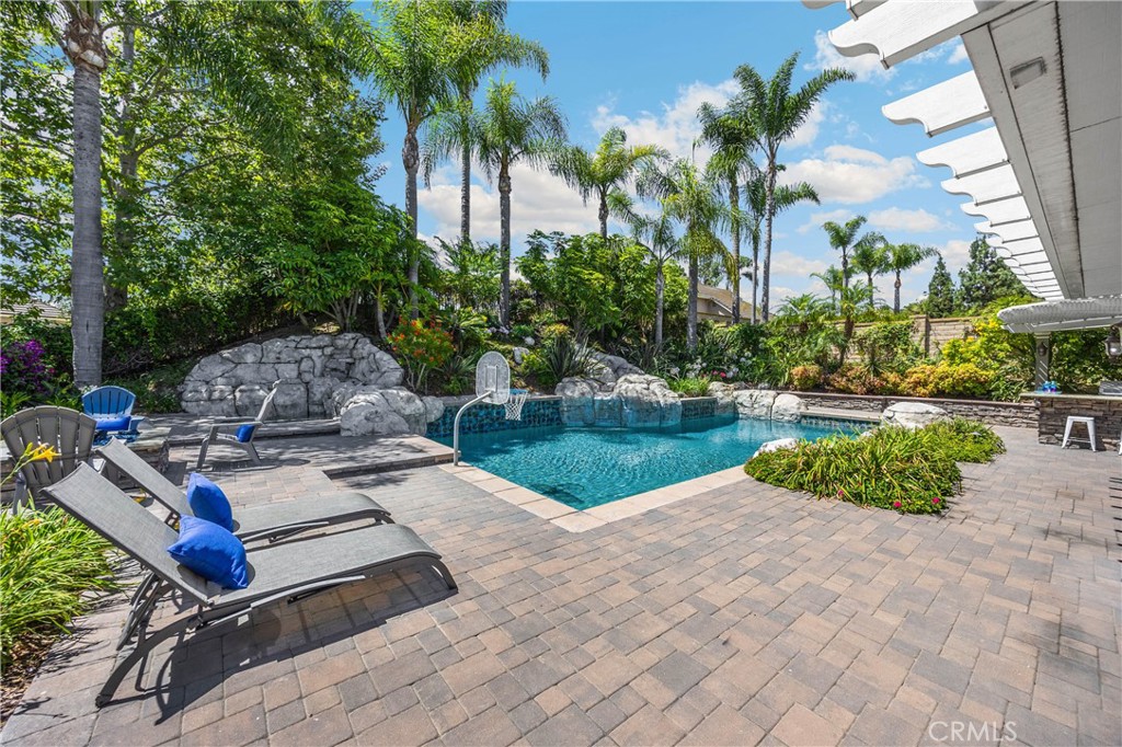 21210 Twin Oak