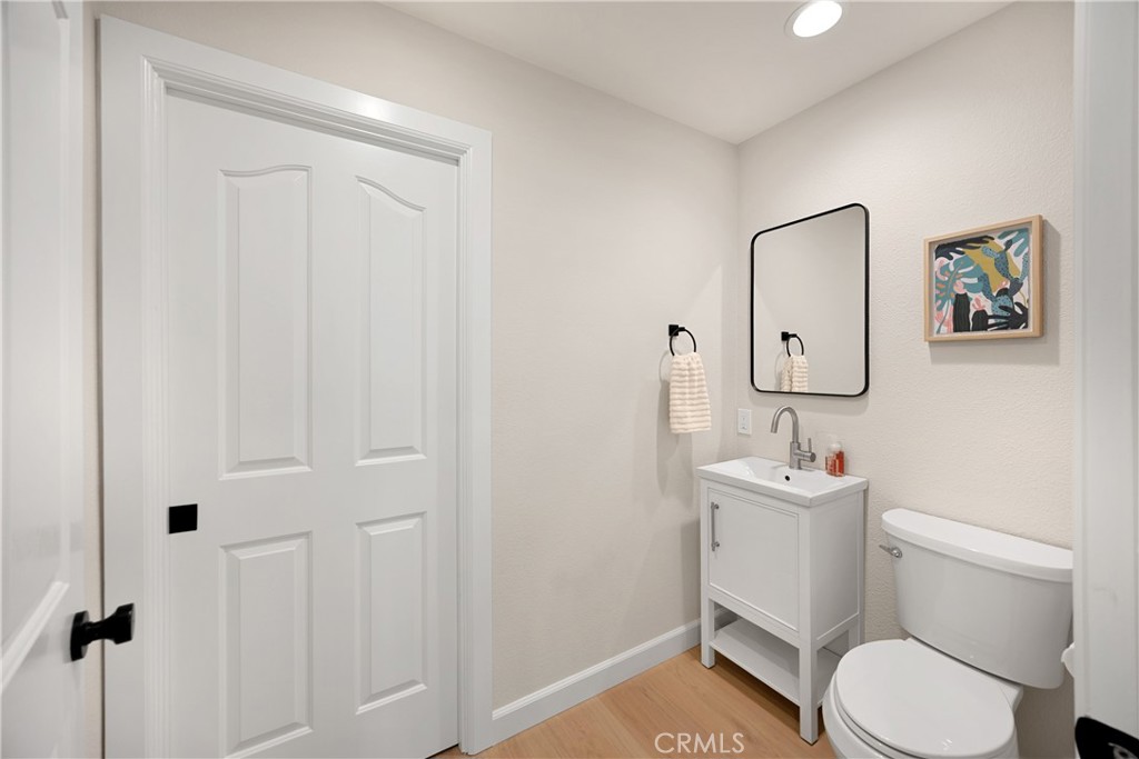 21210 Twin Oak