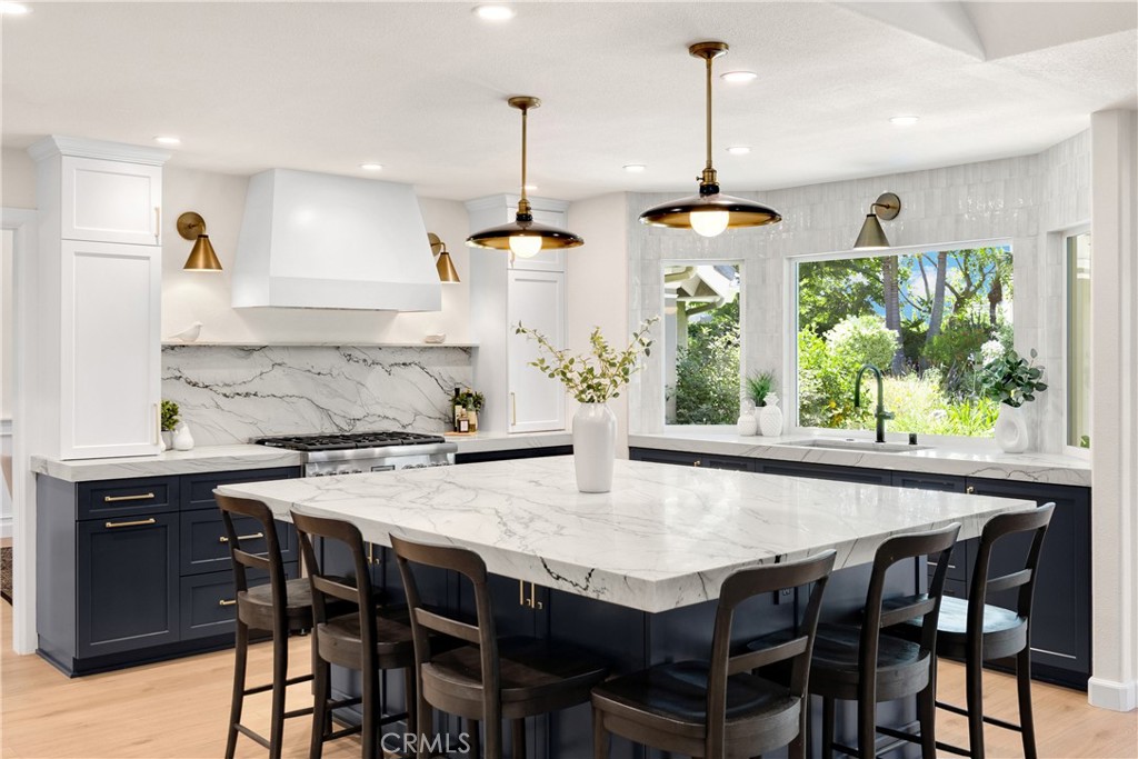 21210 Twin Oak