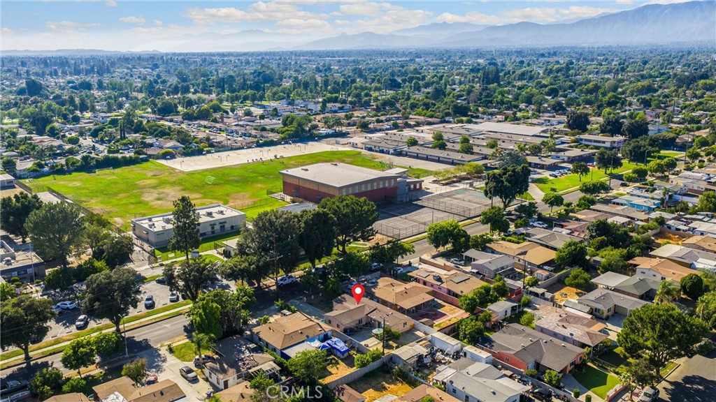 1533 S Sultana Avenue