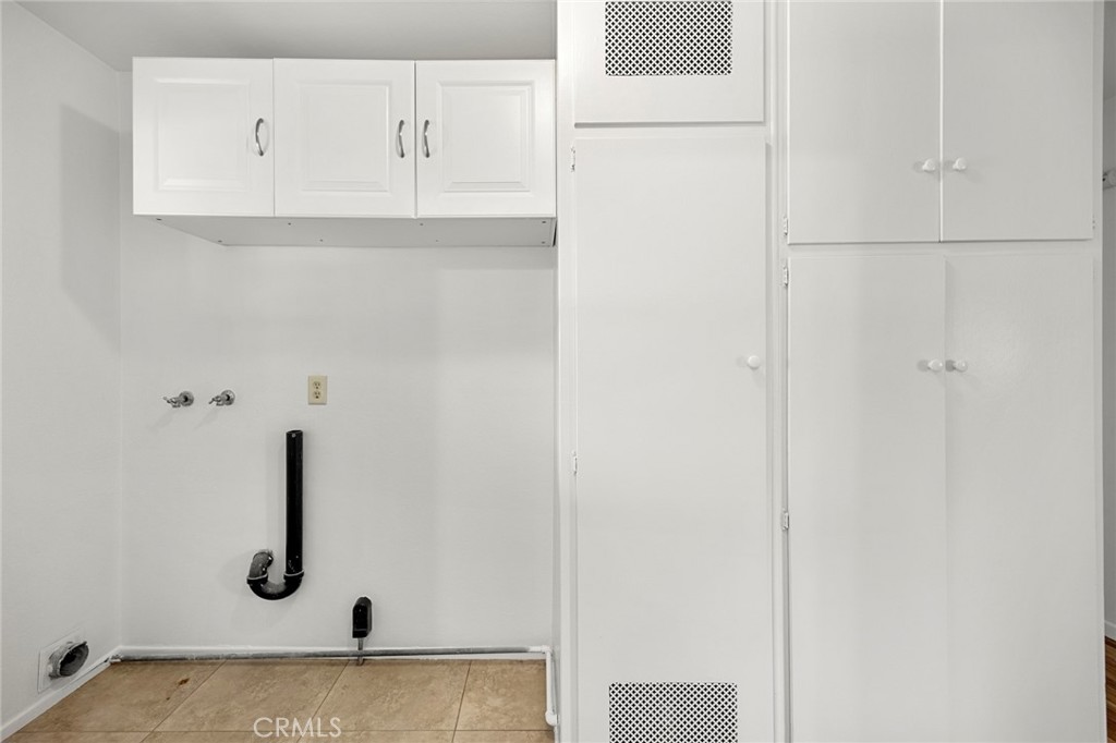 2825 Woodbine Avenue