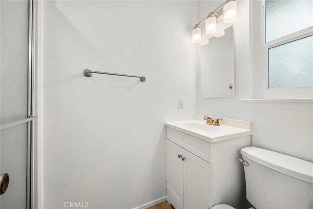 2825 Woodbine Avenue