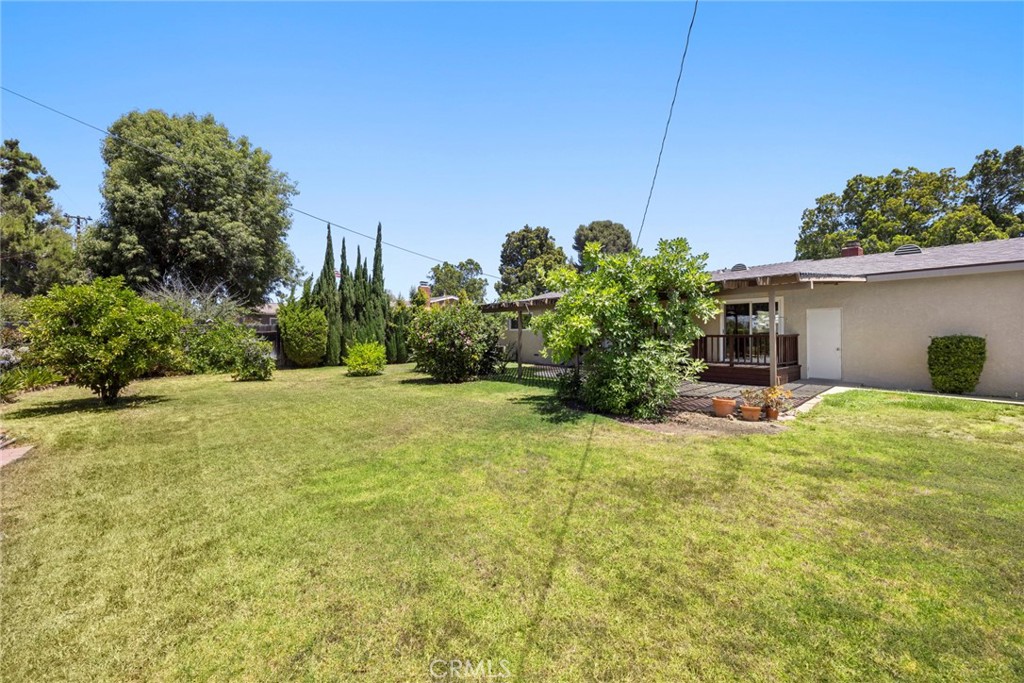 2825 Woodbine Avenue