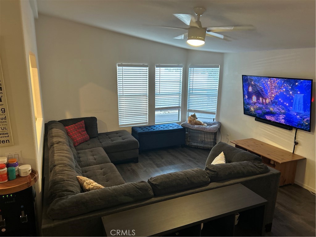 2851 Rolling Hills Drive 1