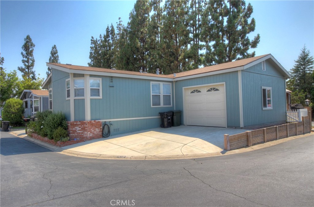 2851 Rolling Hills Drive 1