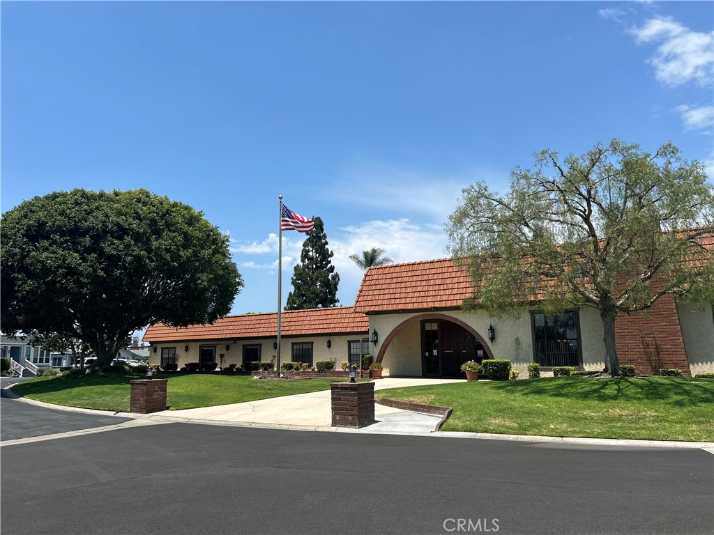 2851 Rolling Hills Drive 1