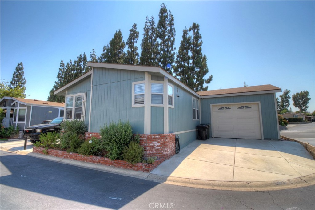 2851 Rolling Hills Drive 1