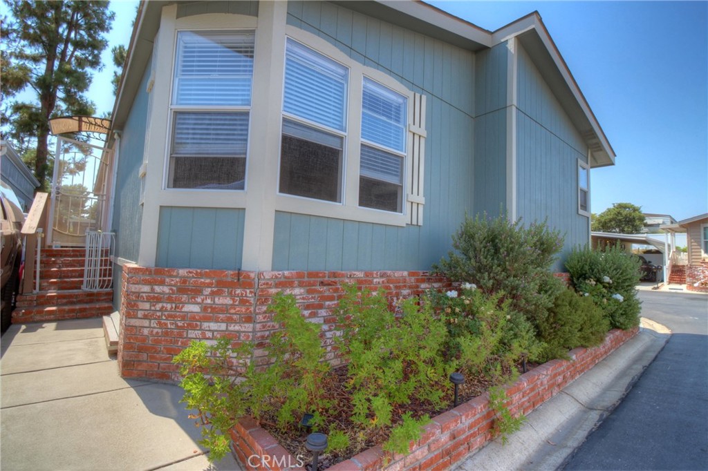 2851 Rolling Hills Drive 1