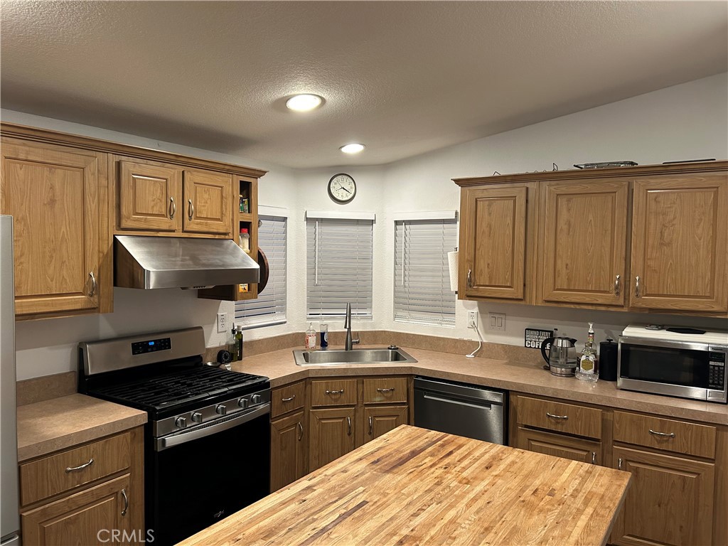 2851 Rolling Hills Drive 1