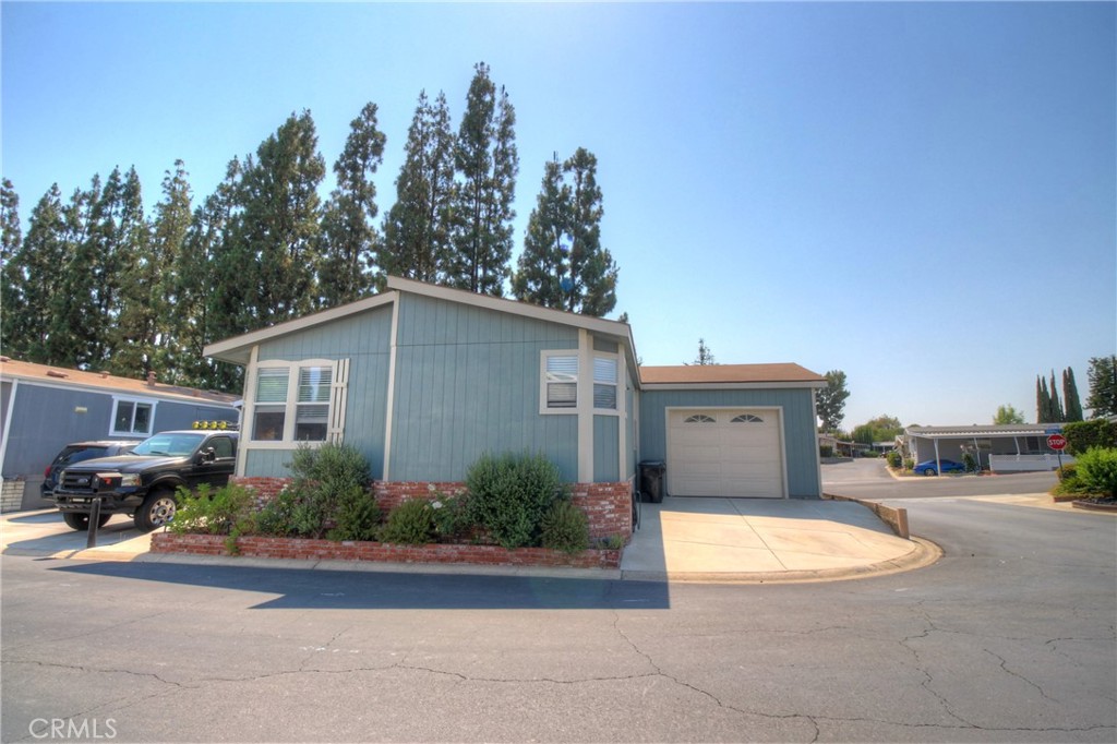 2851 Rolling Hills Drive 1