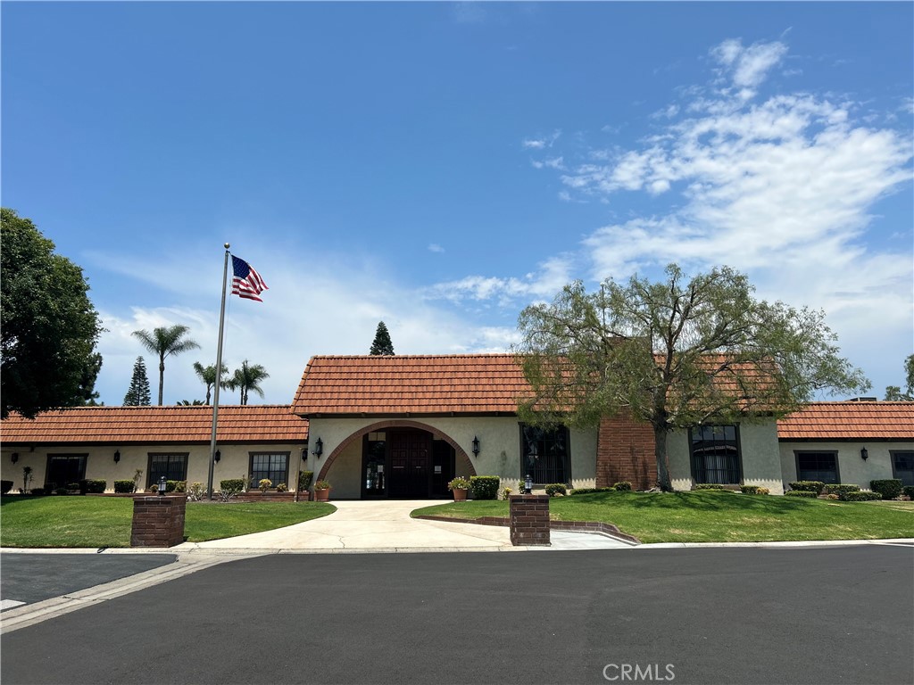 2851 Rolling Hills Drive 1