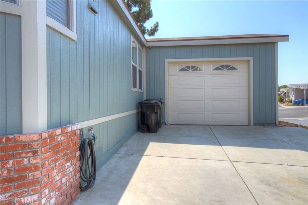 2851 Rolling Hills Drive 1