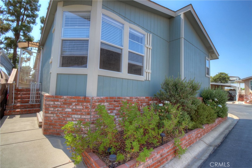 2851 Rolling Hills Drive 1