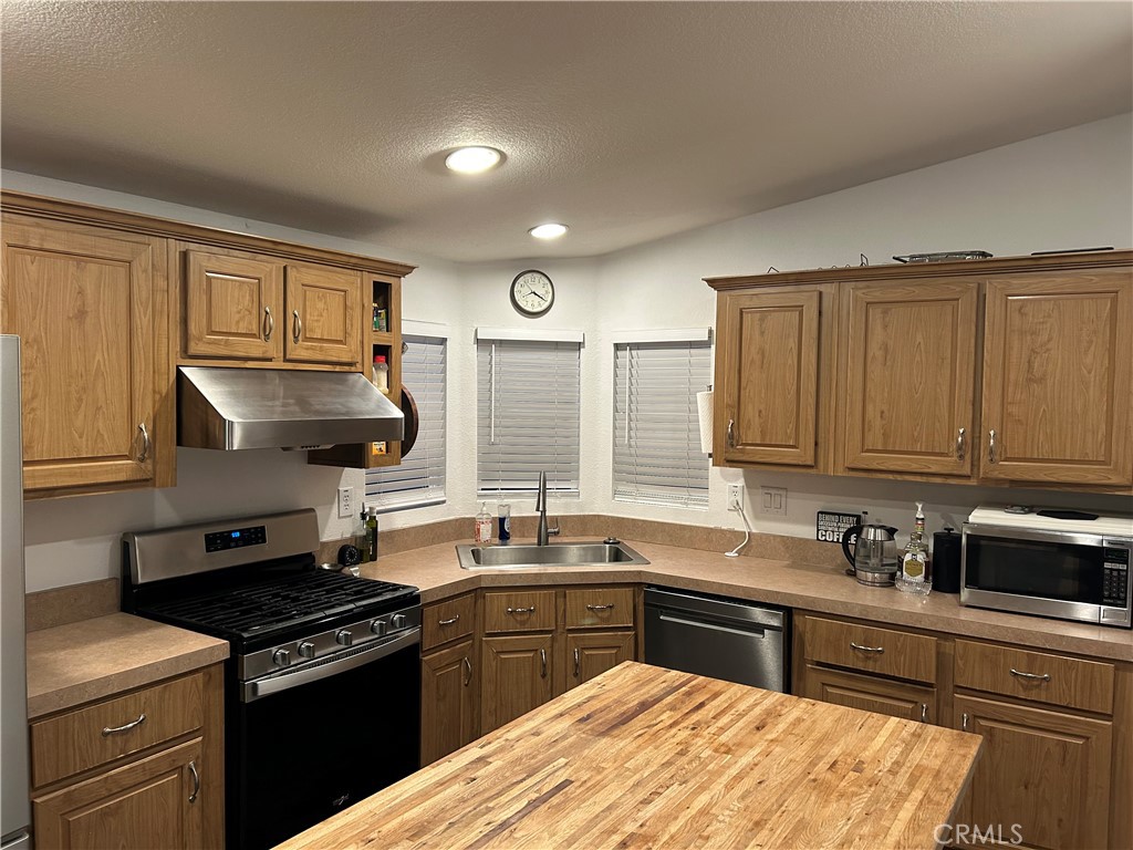 2851 Rolling Hills Drive 1