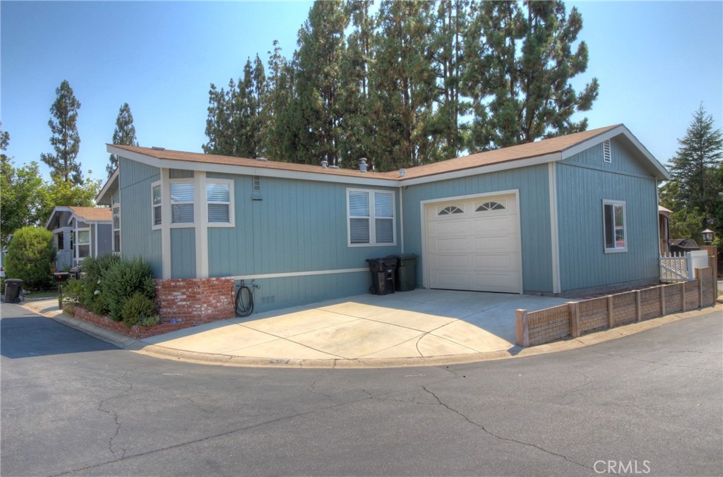 2851 Rolling Hills Drive 1