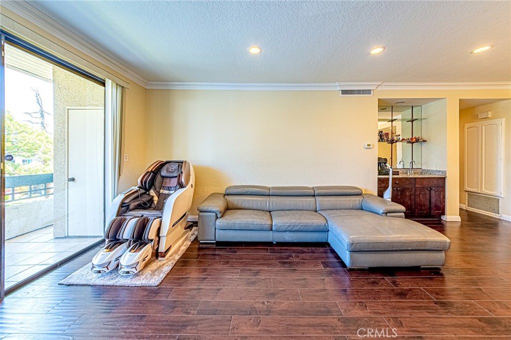 435 S La Fayette Park Place 219