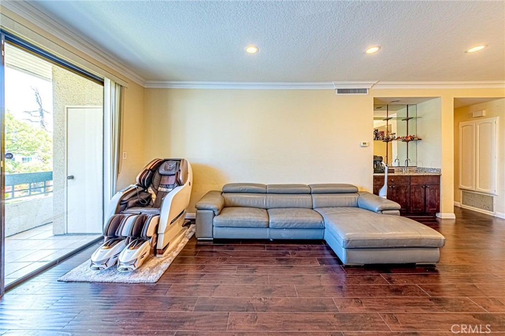 435 S La Fayette Park Place 219