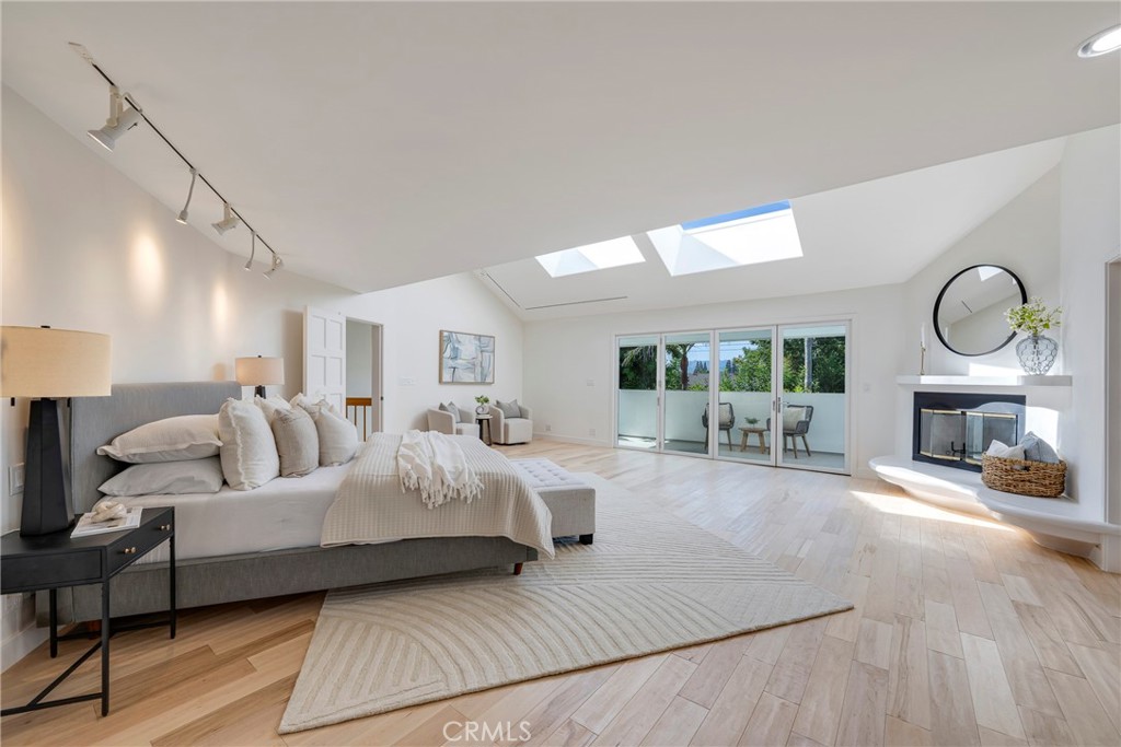 755 E Sunny Hills Rd