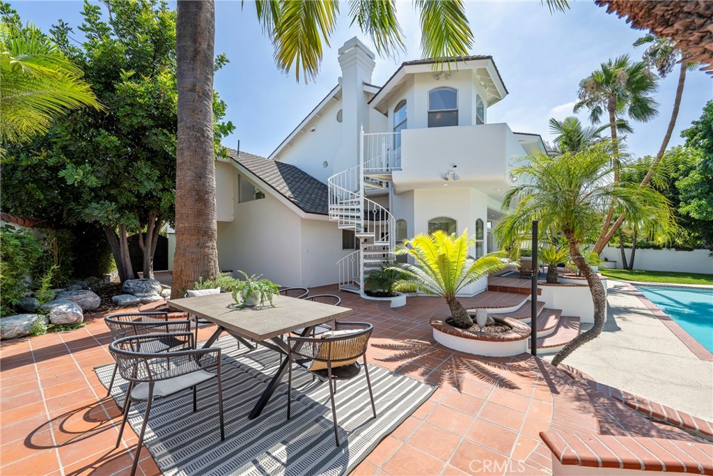 755 E Sunny Hills Rd