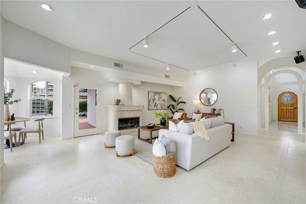 755 E Sunny Hills Rd