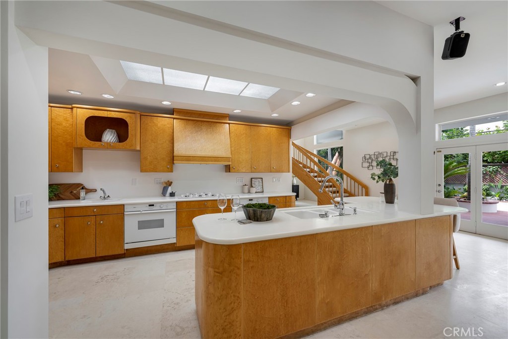 755 E Sunny Hills Rd